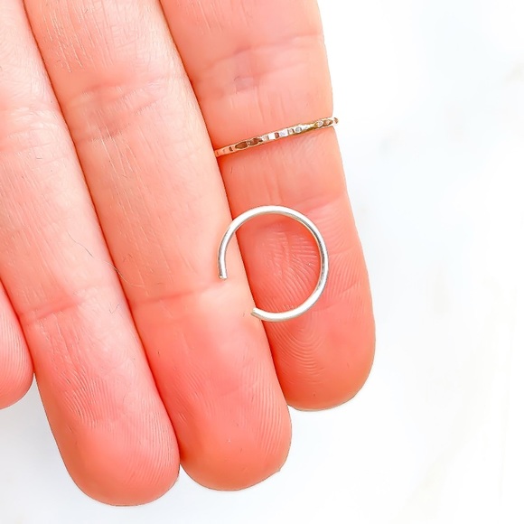 Minimalist Sterling Silver No Piercing Ear Cuff - Picture 4 of 4